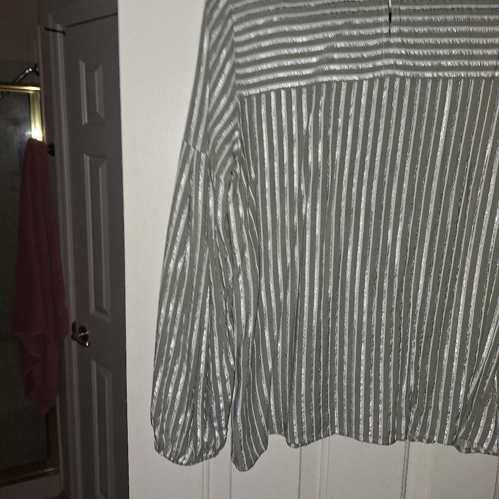 Express Blouse - Picture 8 of 11